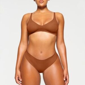 NWT SKIMS Naked Plunge Bra Size XXS Bronze